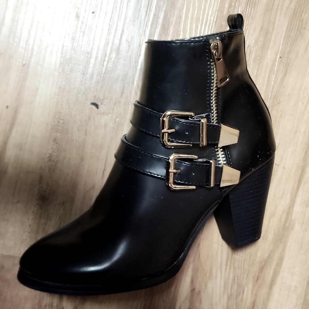 Black booties with zipper